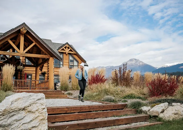 Basecamp Lodge Golden